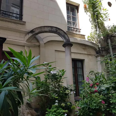 Maisonnette Atypique En Triplex Au Calme Hyper-centre Place Du Ralliement Lägenhet