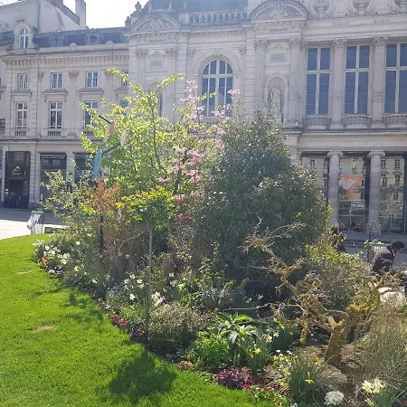 Maisonnette Atypique En Triplex Au Calme Hyper-centre Place Du Ralliement