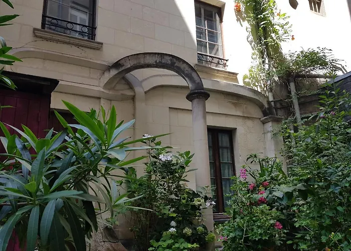 Maisonnette Atypique En Triplex Au Calme Hyper-centre Place Du Ralliement Lägenhet